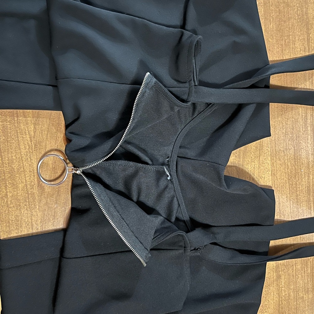 Stylish Black Overalls with Zipper Detail